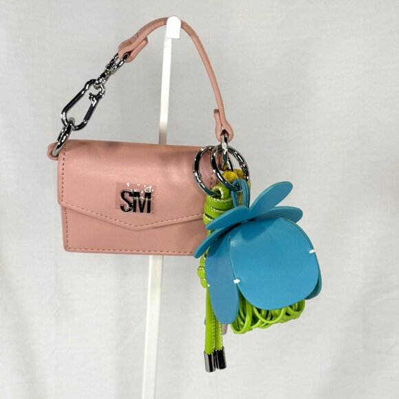 Steve Madden, Embossed Woven X-Large Tote Bag, Black, w/Colorful Bag Charms, NWT - Picture 6 of 16